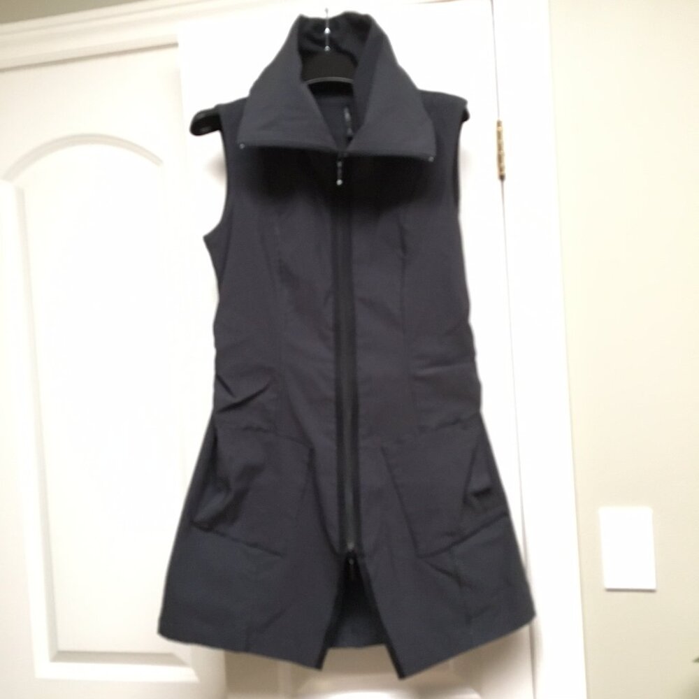 Long vegan zippered vest, s1, NWT